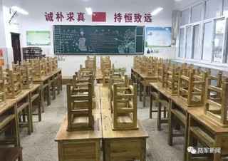 写下“超燃板书”,“最可爱的人”传递着最温