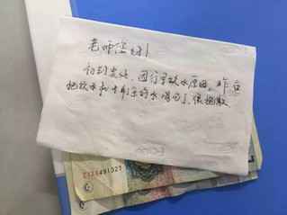 写下“超燃板书”,“最可爱的人”传递着最温