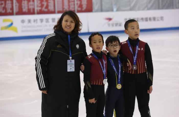 海淀举办中小学冰上赛事 全区11万师生参与冰雪