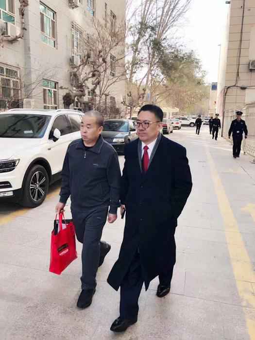 女工厕所沉尸 被告人服刑12年后改判无罪当庭获