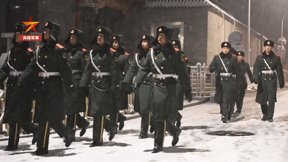 风雪中，向老班长道一声：再见！