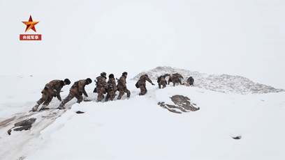 风雪中，向老班长道一声：再见！