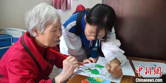 福建医大护理学院志愿者：25年续写爱与责任的“