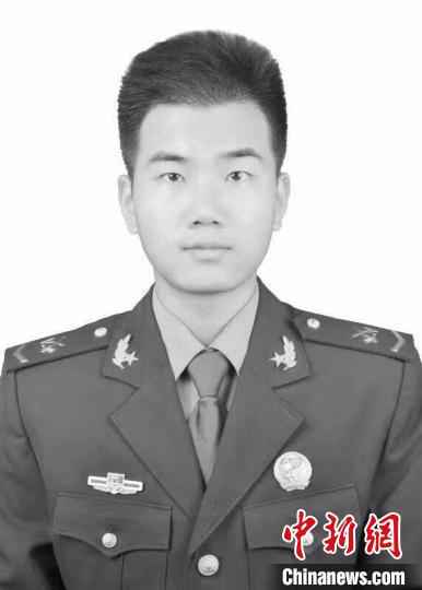 中国23岁维和士兵染病牺牲 乡音声声唤英魂