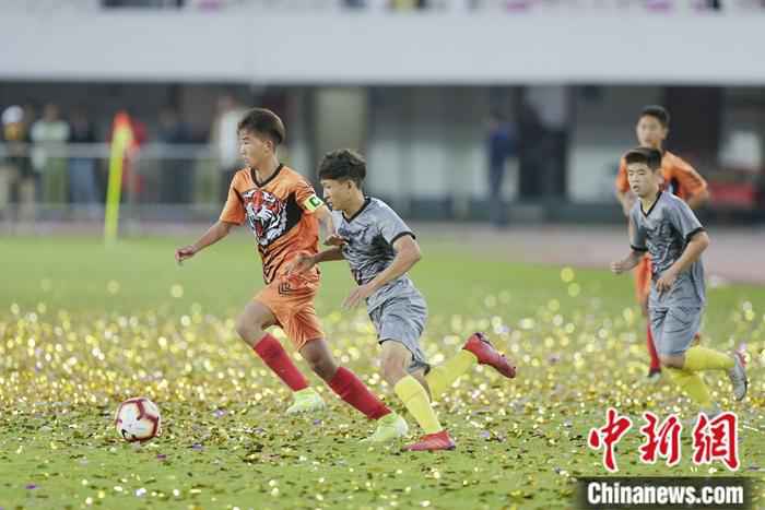 恒大加冕中超八冠王庆典谁压轴？U13虎狼对抗抢
