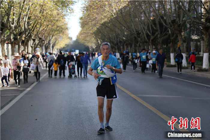 “2019上合昆明马拉松”鸣枪开赛 2万名选手春城