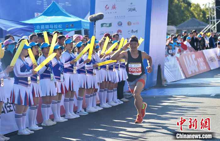 “2019上合昆明马拉松”鸣枪开赛 2万名选手春城