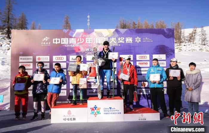 获奖小选手 赛事提供 “滑向2022”中国青少年滑雪大奖赛开赛