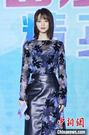 蓝盈莹透露,由于大量专业台词的压力挑战,剧中不少演员都有过“失眠”的经历。 康玉湛 摄 靳东谈《精英律师》:台词挑战大 展现律师正能