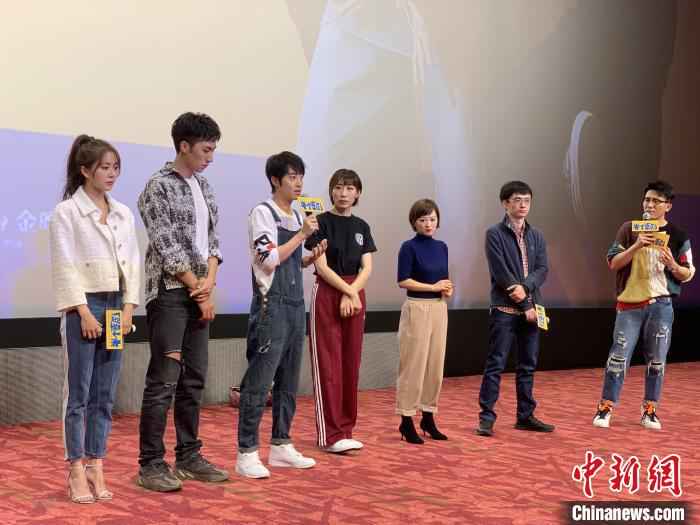 电影《半个喜剧》16日晚在上海影城举行上海首映礼活动。 徐银 摄 导演周申:《半个喜剧》比《驴得水》更写实