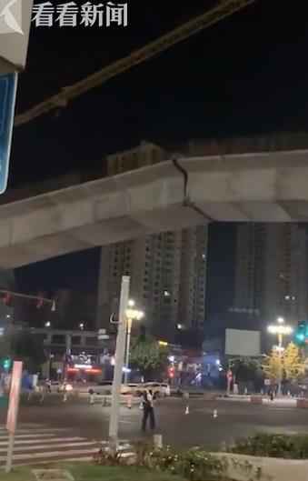 重庆轨交5号线一在建桥体断裂 市民:以为地震了
