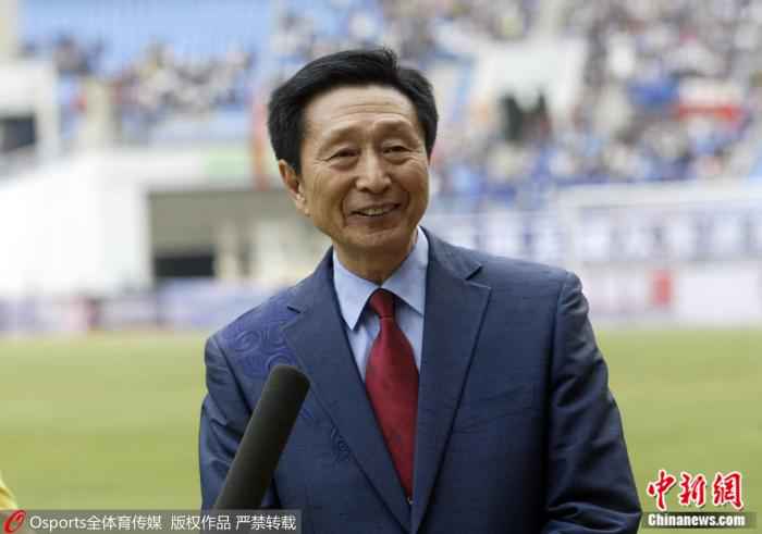 资料图:宋世雄。 图片来源:osports全体育图片社 泪目瞬间!80岁老人宋世雄,向中国女排鞠躬(图