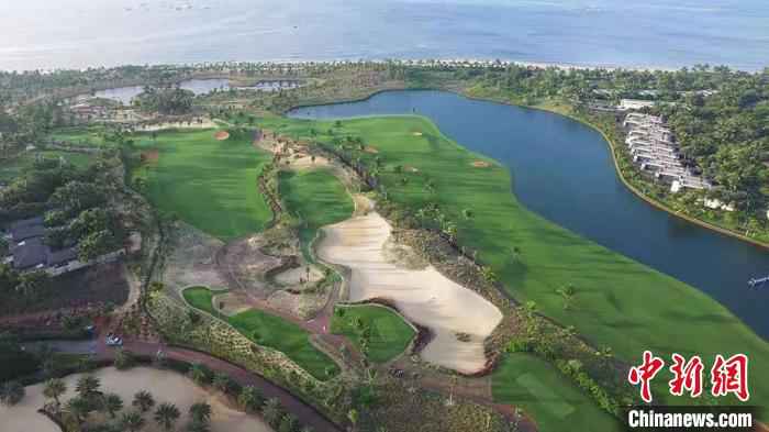 蓝湾大师赛比赛场地鉴湖·蓝湾高尔夫球场颜值高、难度高 主办方供图 蓝湾大师赛调整赛期 参赛阵容媲美五大满贯