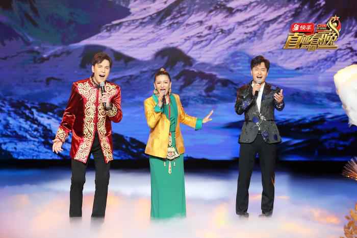 现场表演 《直通春晚》黄豆豆舞“醉剑” 郑爽展示手指舞