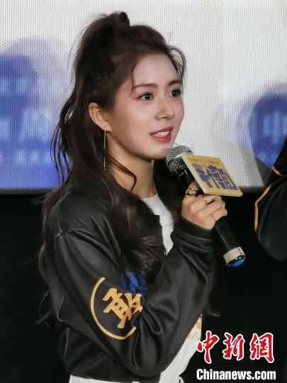 《半个喜剧》主演汤敏。 何浠 摄 任素汐携《半个喜剧》现身成都直言:我是幸运