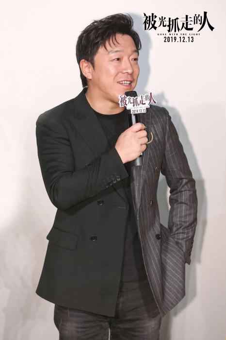 黄渤饰演武文学 《被光抓走的人》将上映 黄渤王珞丹探讨真爱标