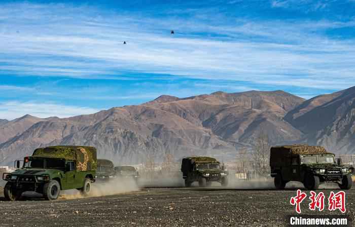 图为空地联合突击 。 王述东 摄 硬核!雪域高原特战队员新年开训