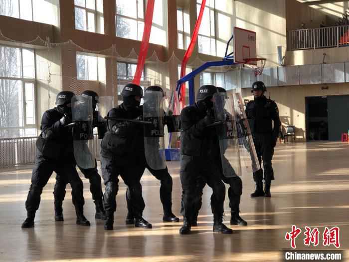 图为演练现场。 罗云鹏 摄 2020”反恐演练备战春运
