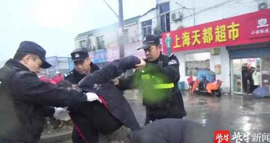 男子与妻子争吵后报警:有人欺负我 已经被我杀了