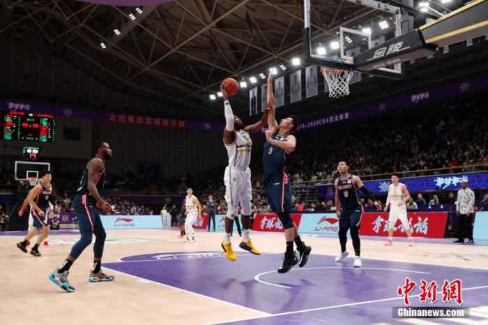 资料图:2019年12月15日,CBA常规赛第17轮比赛,北京控股队主场126比111胜广东东莞银行队。 中新社记者 韩海丹 摄 CBA迎辽粤大战 国乒将争“地表最强”