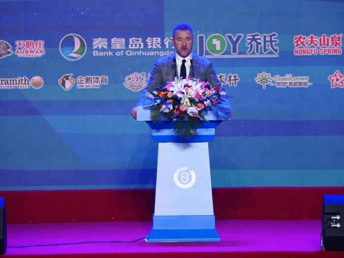 亨得利在开幕式上 主办方供图 “台球皇帝”亨德利:借中式台球推动台球运动