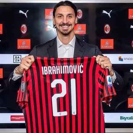 伊布将身披21号红黑战袍出战。 38岁伊布签约米兰后正式亮相 将披21号红黑战袍