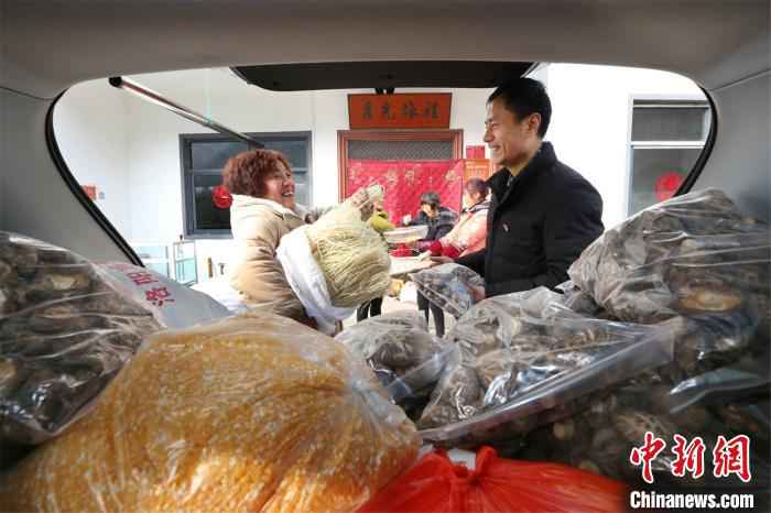 大山深处的牵挂：建起“铁路小镇”过上富裕年