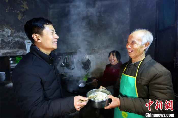 大山深处的牵挂：建起“铁路小镇”过上富裕年