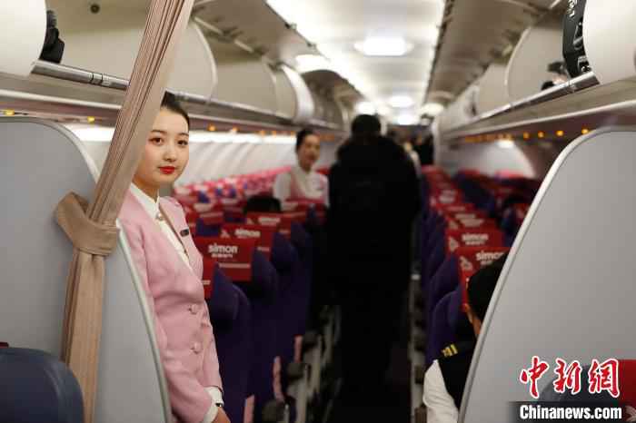 “千禧宝宝”上岗啦！“00后”乘务员的首个春运