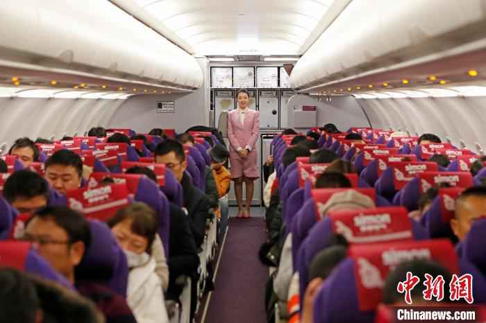 “千禧宝宝”上岗啦！“00后”乘务员的首个春运