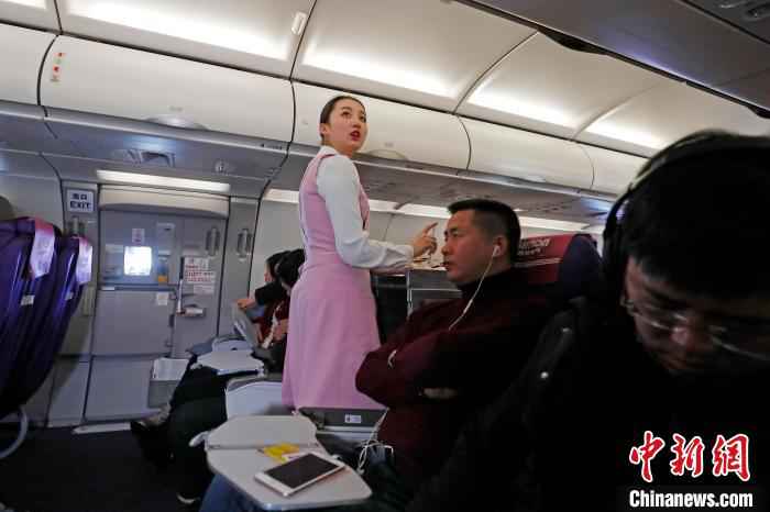 “千禧宝宝”上岗啦！“00后”乘务员的首个春运