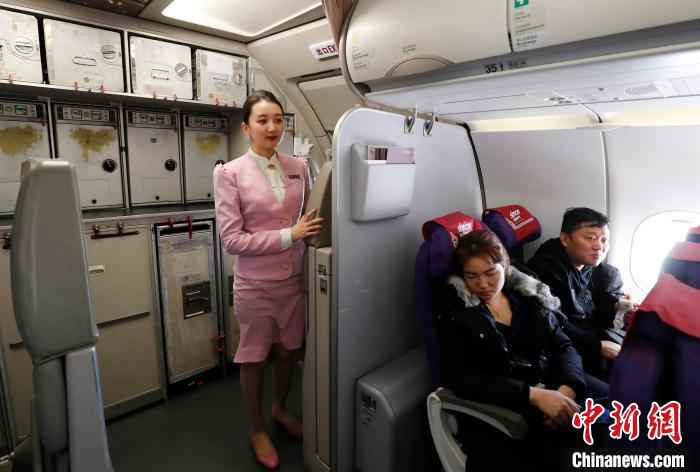 “千禧宝宝”上岗啦！“00后”乘务员的首个春运