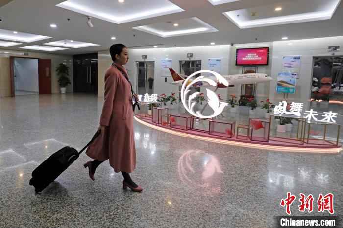 “千禧宝宝”上岗啦！“00后”乘务员的首个春运