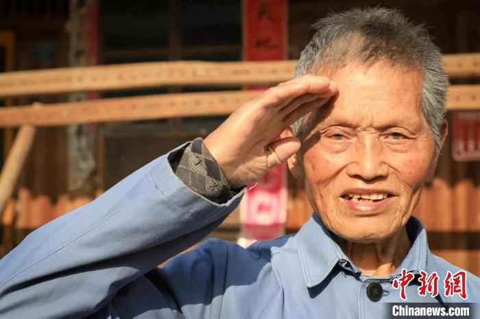 图为:浙江缙云老兵朱官福 椒江供图 “对话”浙江缙云老兵:异乡的岛 大山的兵