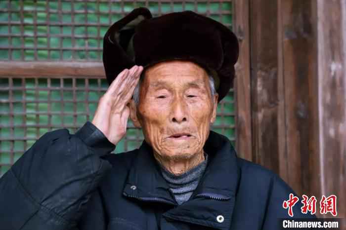 图为:浙江缙云老兵项志琴 椒江供图 “对话”浙江缙云老兵:异乡的岛 大山的兵