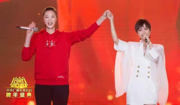 中央广播电视总台跨年盛典现场。央视供图 2020中央广播电视总台跨年盛典:闪亮故事串联温