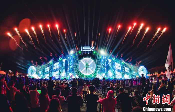 ISY三亚国际音乐节开幕 万人海棠湾“噪”动跨年