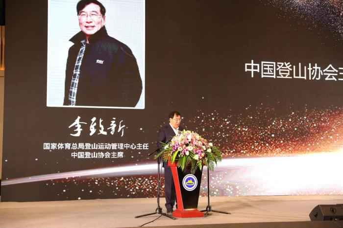中国登山协会主席李致新。供图 吴京获中登协特别贡献奖:对登山前辈内心唯有