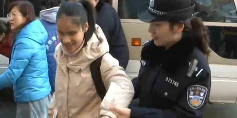 温暖回家路!盲校学生放假 铁路部门接力护送