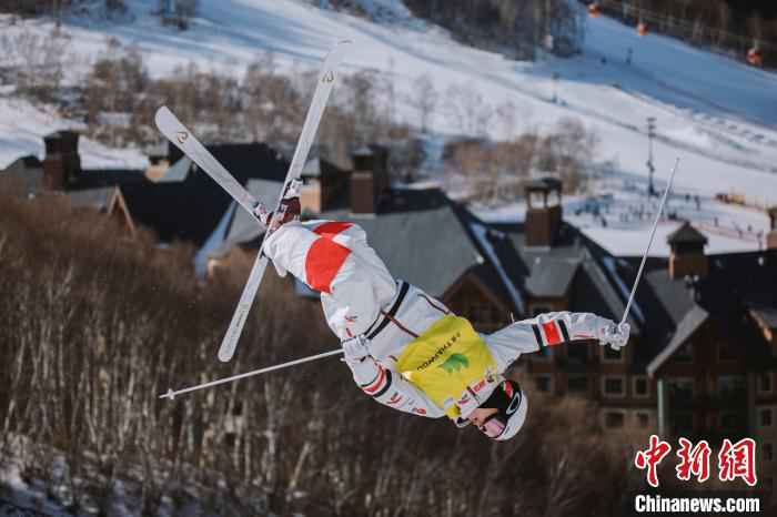 资料图:自由式滑雪雪上技巧比赛极具观赏性。 王钉 摄 年终策划丨2019,这支体坛乐队强势出道!