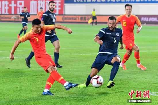 资料图:中国队迎战2022年卡塔尔世界杯预选赛的第2个对手关岛队。中新社记者 陈骥旻 摄 中国足球向死而死:新帅、新人、新政依然雾里