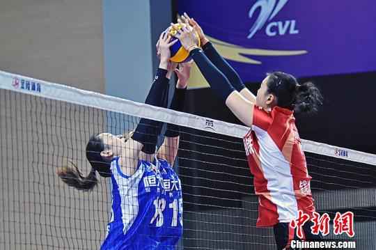 资料图:恒大女排在比赛中。 夏晨希 摄 排超:恒大女排3:1上海 决赛名额之争悬念再起