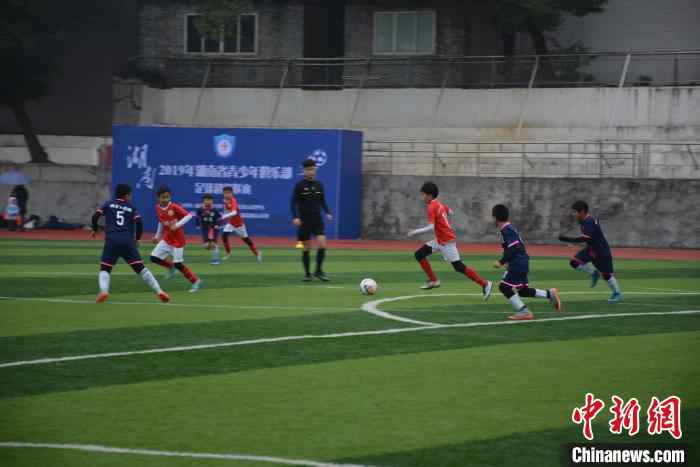 足球小将搏翼绿茵,球技高超。主办方供图 湖南举行足球超级联赛充实青训后备人才
