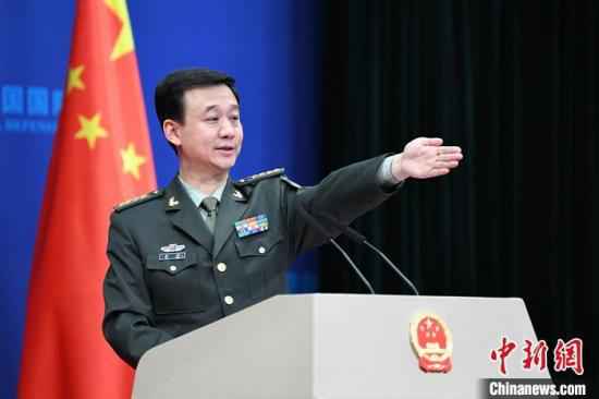 10月31日,中国国防部在北京举行例行记者会,国防部新闻局局长、国防部新闻发言人吴谦大校答记者问。中新社记者 崔楠 摄 国防部:中国的发展壮大是不可阻挡的历史潮流