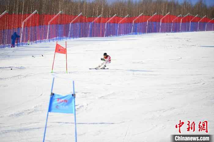 倪悦名在女子大回转比赛中 黑龙江省体育局提供娜 摄 黑龙江包揽“十四冬”高山滑雪女子大回转前三