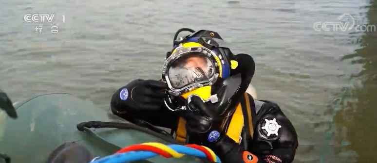 铁路“蛙人”:水下守护回家路