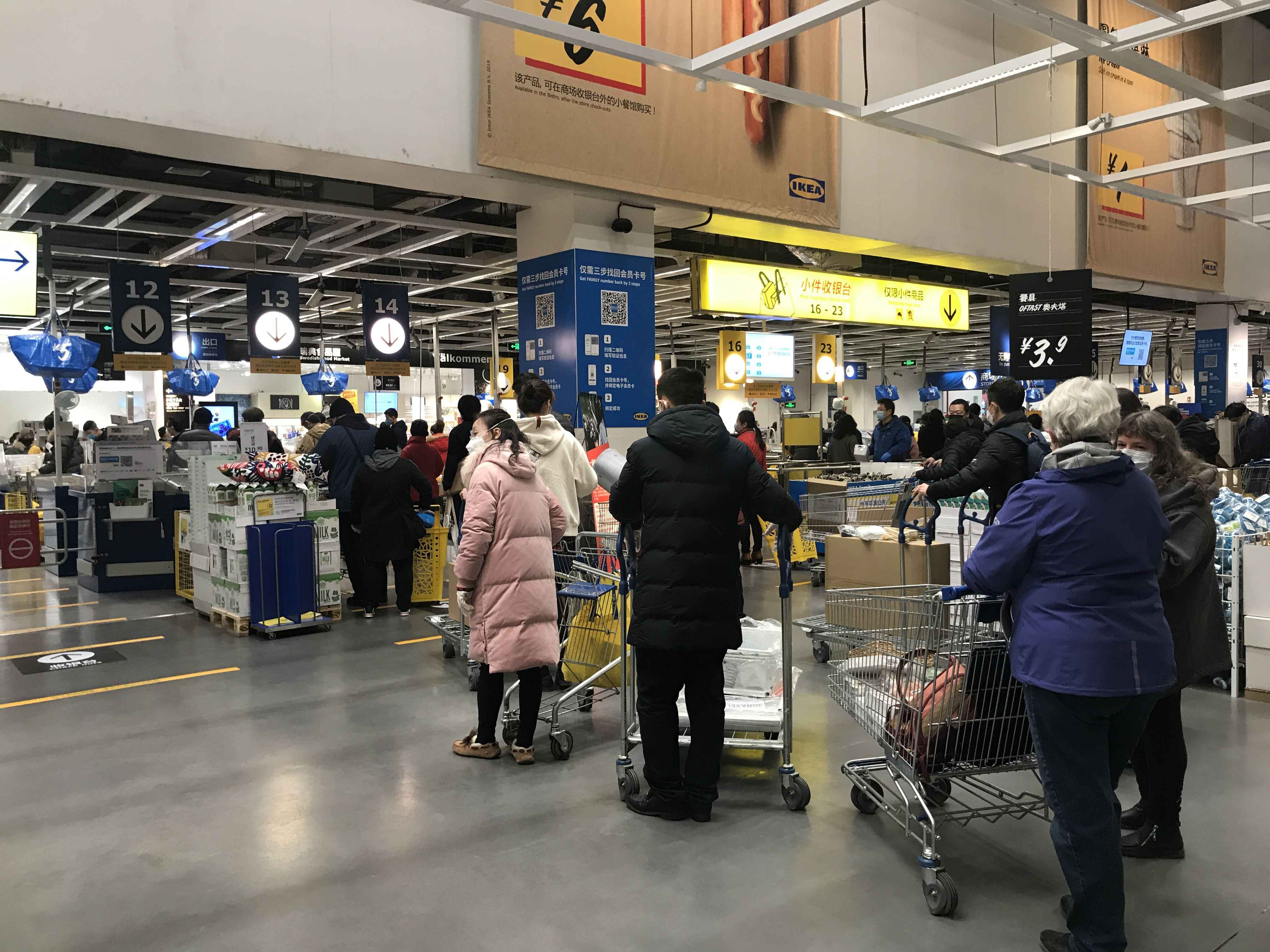 宜家复工客流量大超预期：家具区人挨人大家忙