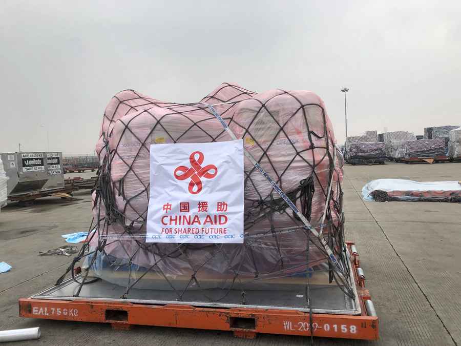 中国首批援助蝗灾物资抵达巴基斯坦:灭虫药剂