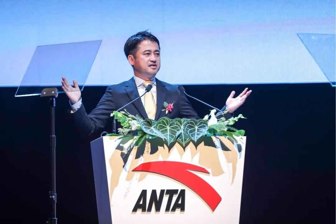 营收超300亿，安踏距离世界第一还有多远？