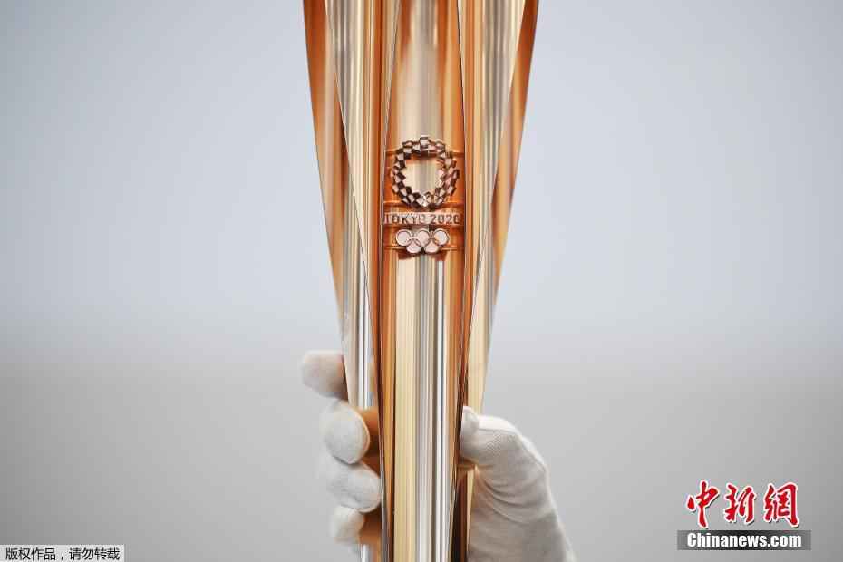 资料图:东京奥运会火炬。 NBA无限期停摆!疫情之下,国际体坛将何去何从